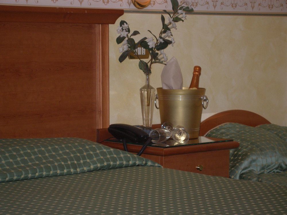 Hotel Lento Melito di Napoli Bagian luar foto